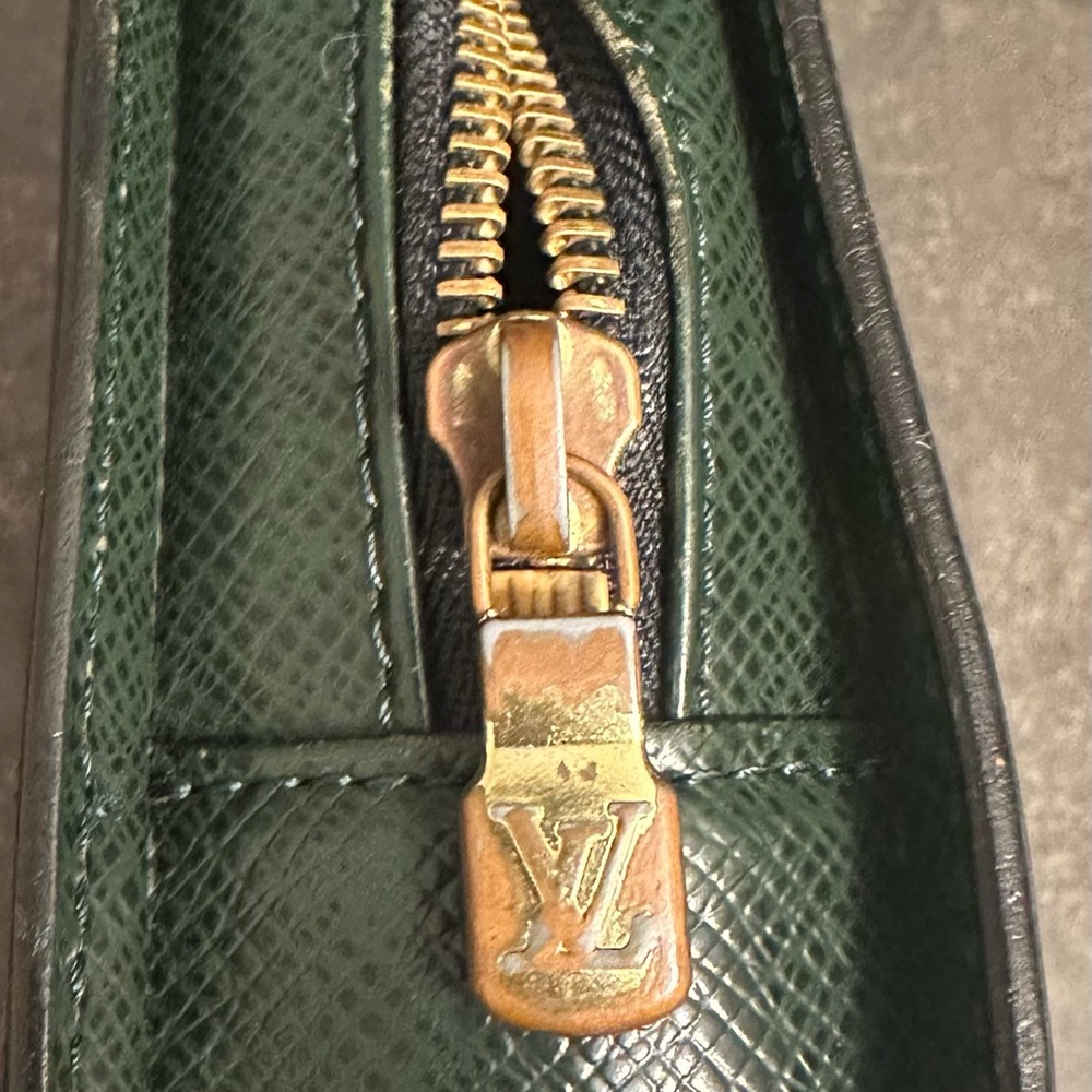 Louis Vuitton Orsay Taiga Green Leather Wristlet Clutch - Picture 6 of 8